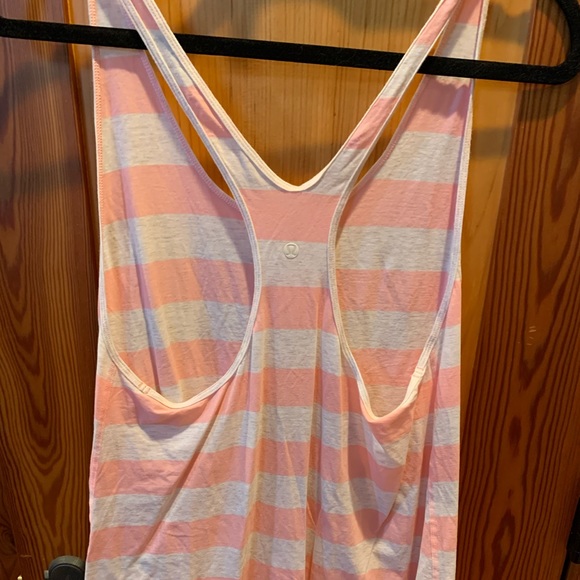 Lululemon Cool Razorback - Picture 4 of 6